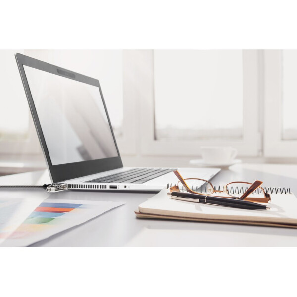 Kensington Slim NanoSaver®-Laptopkombinationsschloss - 1,8 m - Kensington - Zahlenschloss - Schwarz