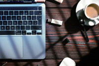 MEDIARANGE MR1902 - 128 GB - USB Typ-A - 3.2 Gen 1 (3.1 Gen 1) - 220 MB/s - Kappe - Schwarz - Silber