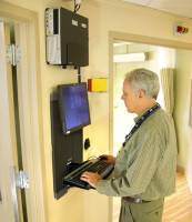 Ergotron StyleView® Vertical Lift, High Traffic Areas, 13,6 kg, 61 cm (24"), 75 x 75 mm, 100 x 100 mm, Schwarz