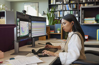 Poly Touchscreen Lade Etui schwarz Voyager Free 60+ UC USB-A